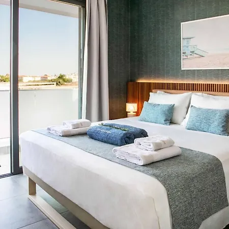 Willa Chris Le Mare Gold Luxury *