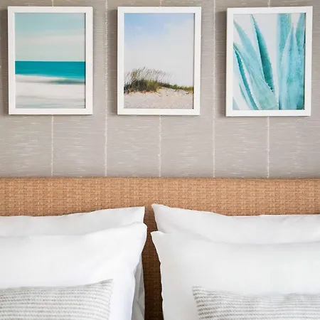 Chris Le Mare Gold Luxury Willa *