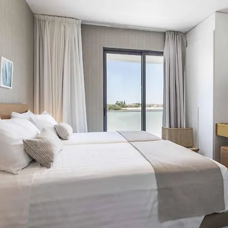 Chris Le Mare Gold Luxury Willa